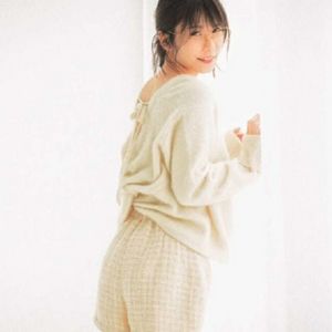 Japanese band lily brown crossback cropped fox wool sweater